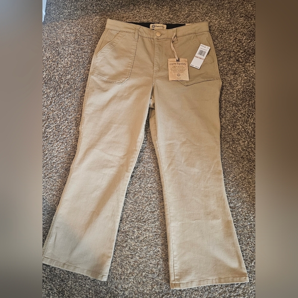 NWT DEMOCRACY HIGH RISE Cargo Pocket Stretch Crop FLARE Pant Tan Size 12 - Picture 1 of 11